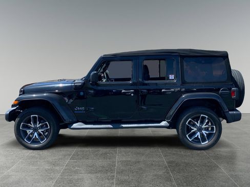 Used 2024 Jeep Wrangler Unlimited w/ Convenience Group AWD/4WD image 2