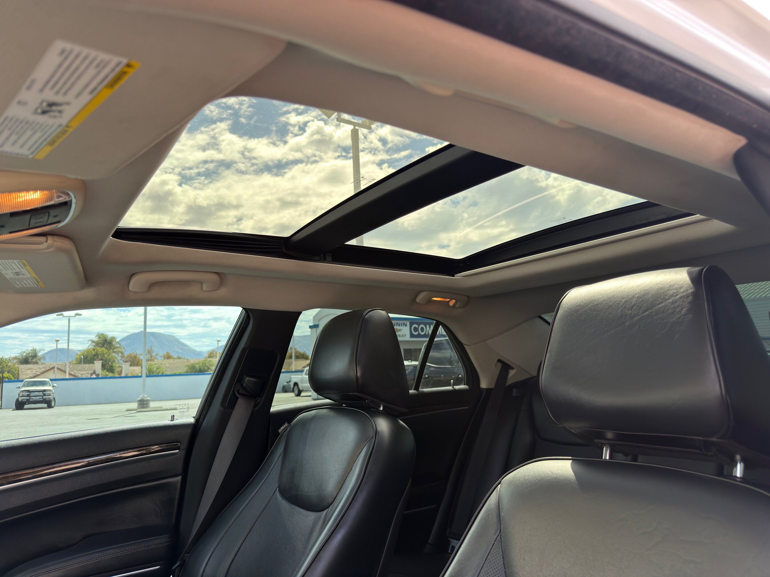Used 2015 Chrysler 300 C w/ Harman/Kardon Audio Group RWD image 27
