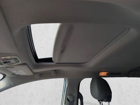 Used 2022 Toyota Sienna XLE FWD image 18