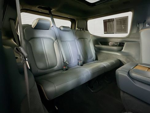 Used 2022 Jeep Grand Wagoneer Series II w/ Premium Group II AWD/4WD image 15