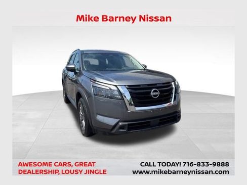 Used 2025 Nissan Pathfinder SV AWD/4WD image 1