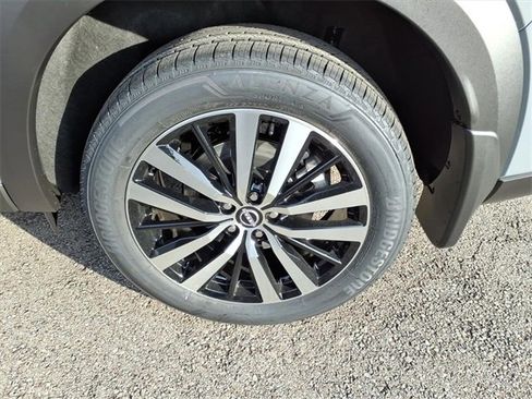 New 2025 Nissan Pathfinder Platinum image 4