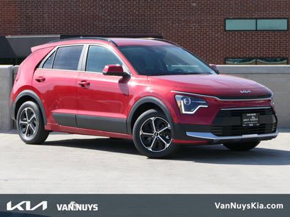 New 2025 Kia Niro LX