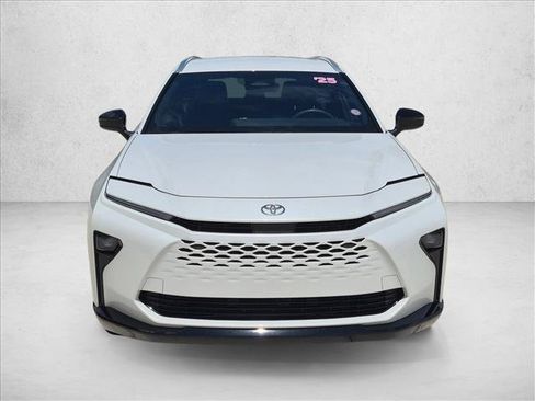 Certified 2025 Toyota Crown Signia AWD/4WD image 2