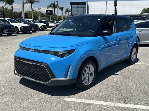 Used 2025 Kia Soul S image 3