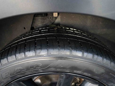 Used 2020 Jaguar E-PACE SE image 31