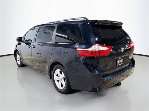 Used 2016 Toyota Sienna LE image 10