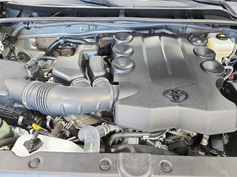 Used 2019 Toyota 4Runner TRD Off-Road Premium AWD/4WD image 17