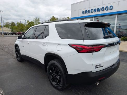 Used 2023 Chevrolet Traverse LT FWD image 3