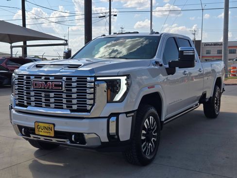 Used 2024 GMC Sierra 3500 Denali w/ Denali Reserve Package AWD/4WD image 3