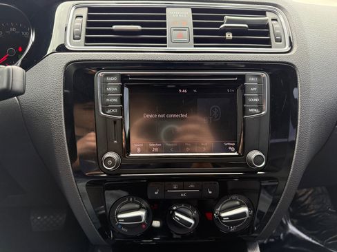 Used 2018 Volkswagen Jetta Sport image 12