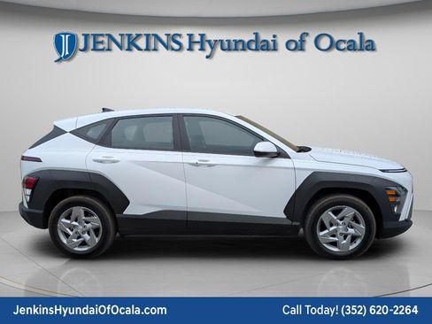 New 2026 Hyundai Kona SE image 2