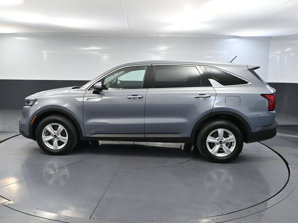 Used 2023 Kia Sorento LX AWD/4WD image 7