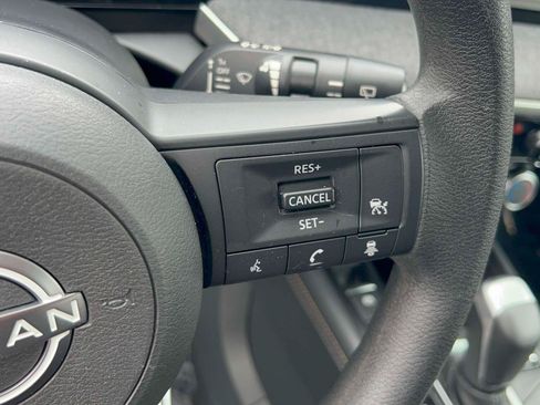 Used 2025 Nissan Kicks SV AWD/4WD image 20
