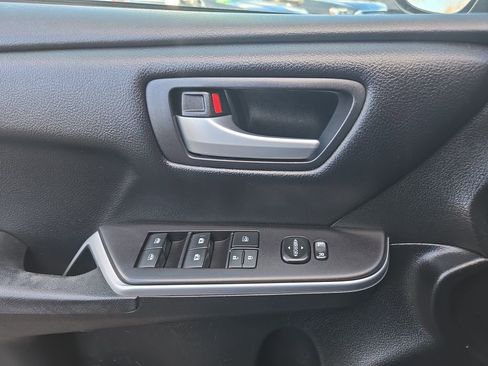 Used 2017 Toyota Camry SE image 20