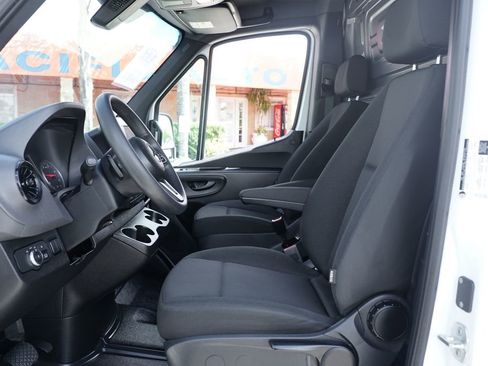 Used 2024 Mercedes-Benz Sprinter 2500 image 22