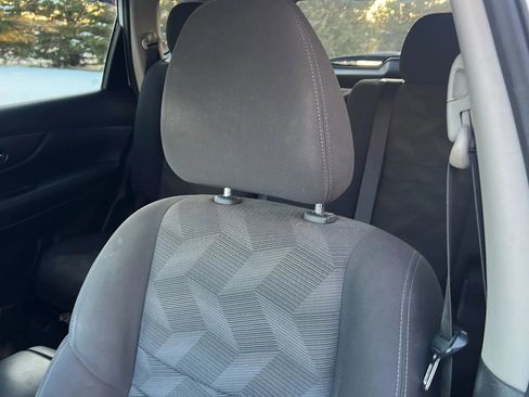 Used 2016 Nissan Rogue SV image 11