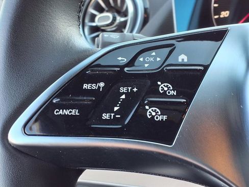 Used 2025 Mercedes-Benz GLA 250 4MATIC image 9