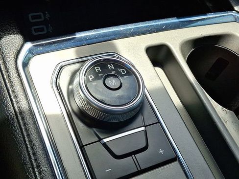 Used 2019 Ford Expedition XLT w/ Equipment Group 202A AWD/4WD image 14