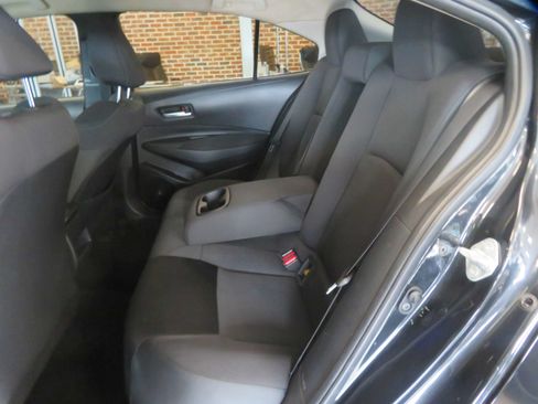 Used 2021 Toyota Corolla LE FWD image 19