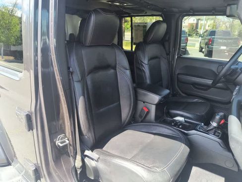 Used 2018 Jeep Wrangler Unlimited Sahara AWD/4WD image 24