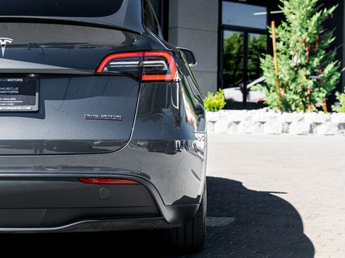 Used 2022 Tesla Model Y Performance AWD/4WD image 14