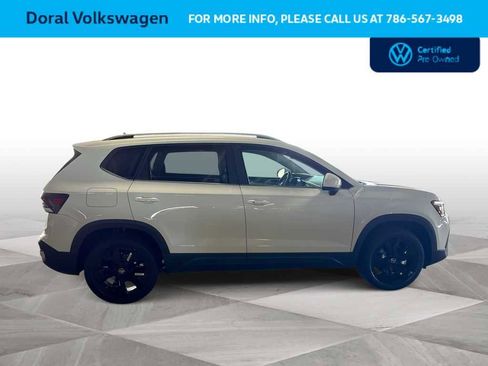 Used 2025 Volkswagen Taos SE FWD image 9