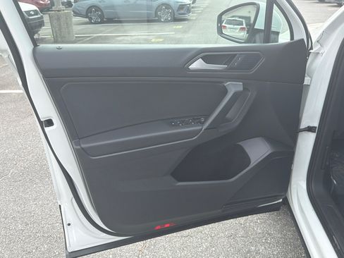 Used 2019 Volkswagen Tiguan SE image 10