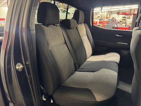 Certified 2023 Toyota Tacoma TRD Off-Road AWD/4WD image 17