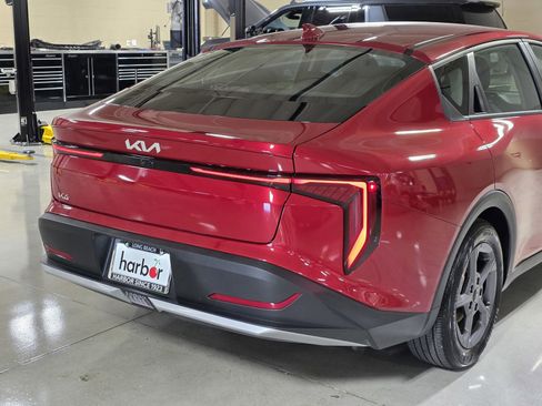 Used 2025 Kia K4 LXS image 11