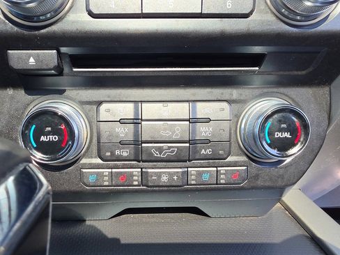 Used 2015 Ford F150 Lariat w/ Equipment Group 502A Luxury AWD/4WD image 28