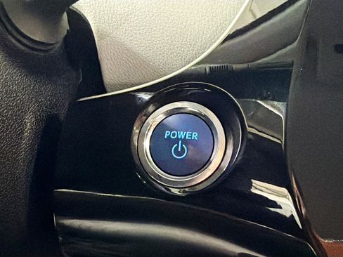 Used 2016 Toyota Prius Two image 9