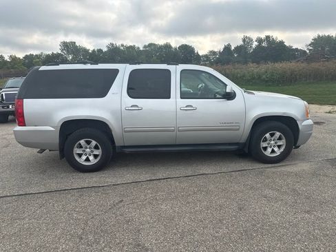 Used 2011 GMC Yukon XL SLT w/ SLT-2 Equipment Package AWD/4WD image 8