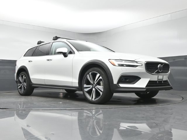 Used 2024 Volvo V60 B5 Cross Country Plus w/ Protection Package Premier AWD/4WD image 10