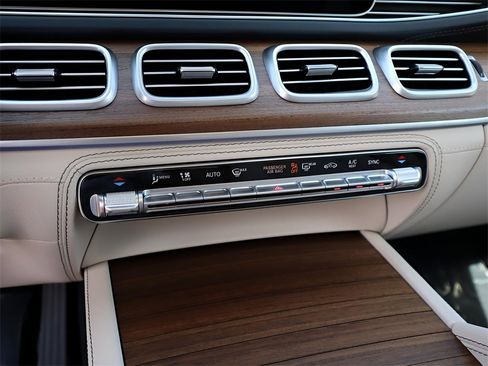 New 2026 Mercedes-Benz GLS 450 4MATIC image 44