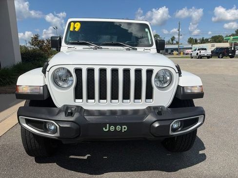 Used 2019 Jeep Wrangler Unlimited Sahara AWD/4WD image 3