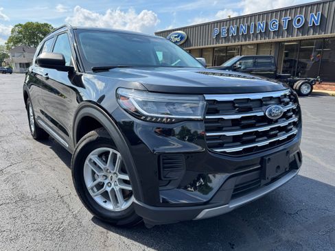 Used 2025 Ford Explorer Active RWD image 1
