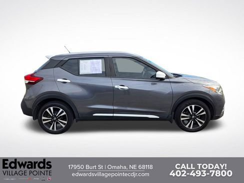 Used 2018 Nissan Kicks SV FWD image 1