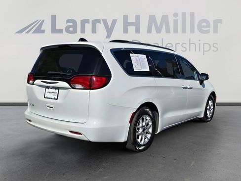Used 2021 Chrysler Voyager Lxi image 5