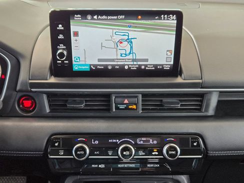 Used 2025 Honda Pilot Touring image 17