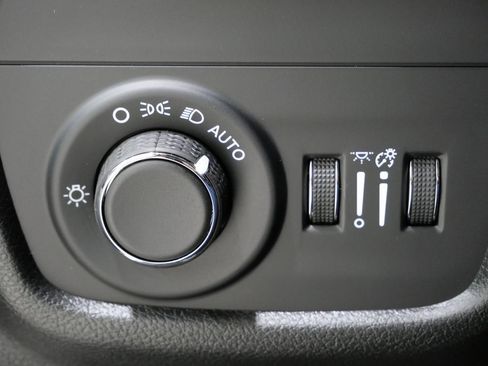 New 2025 Jeep Grand Cherokee Altitude image 15