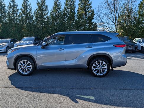 Used 2023 Toyota Highlander Limited image 6