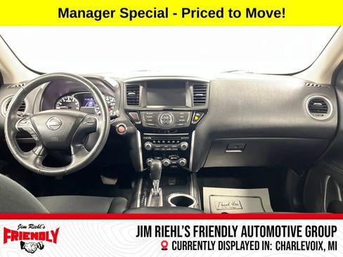 Used 2018 Nissan Pathfinder SV image 12