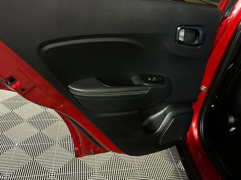 Used 2025 Hyundai Venue Limited image 27