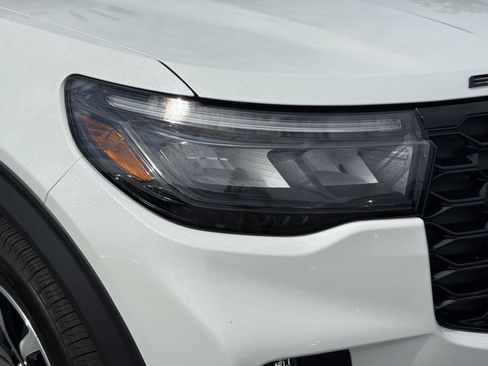 Certified 2025 Ford Explorer ST-Line AWD/4WD image 10