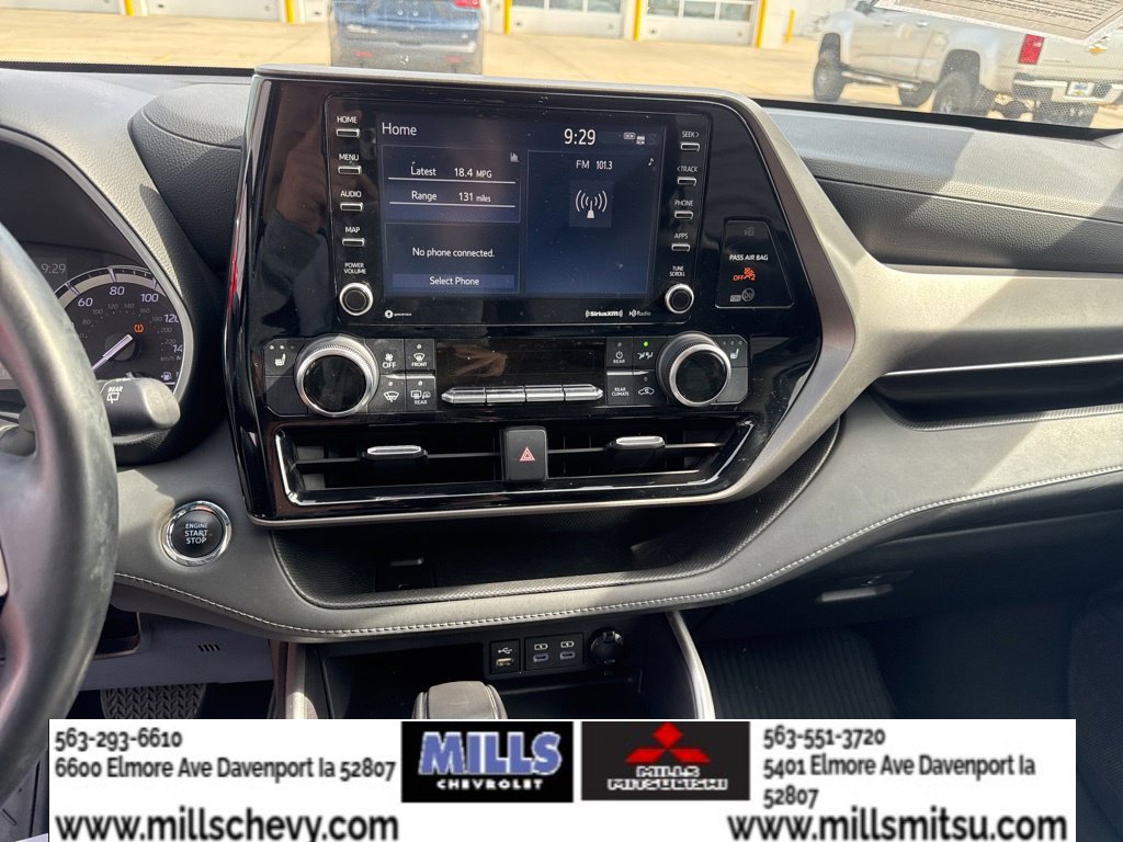 Used 2022 Toyota Highlander XLE AWD/4WD image 15