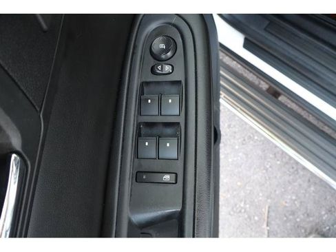 Used 2015 GMC Acadia SLE FWD image 9