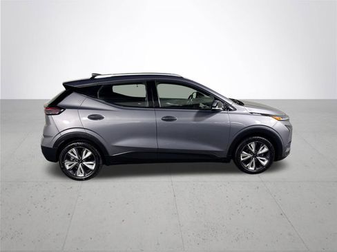Used 2022 Chevrolet Bolt EUV LT w/ Convenience Package FWD image 5