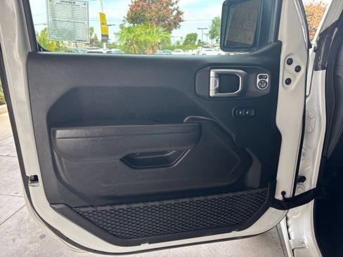 Used 2025 Jeep Wrangler Unlimited Sport AWD/4WD image 18