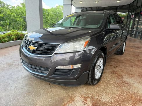 Used 2017 Chevrolet Traverse LS FWD image 3